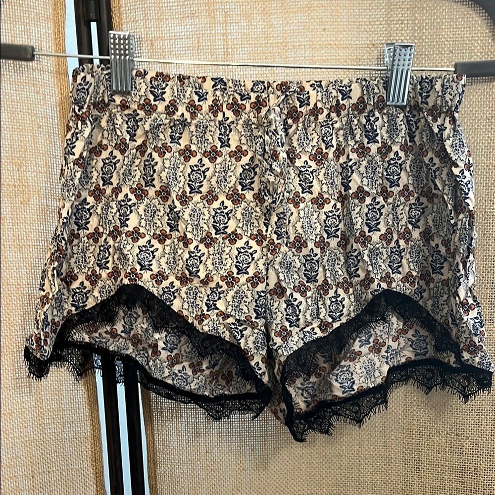 ❤️❤️❤️Cotton Candy Floral Lace Trim Shorts - Black, Cream, Brown